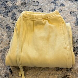 Hollister womans Light Yellow sweatpants